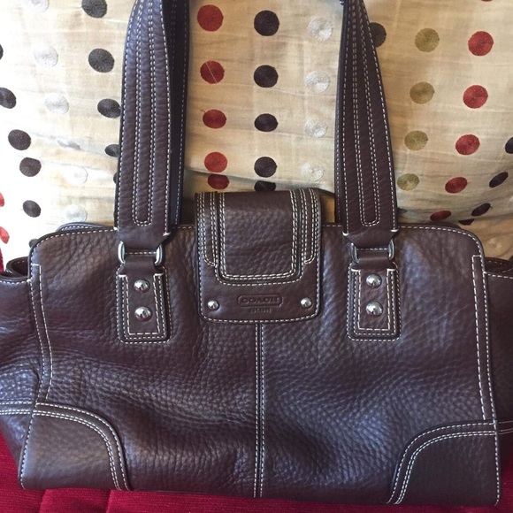 New Coach handbag in brown color. - Picture 2 of 3
